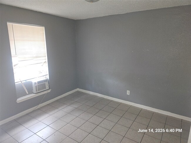 Building Photo - 1534 Tarberry Rd