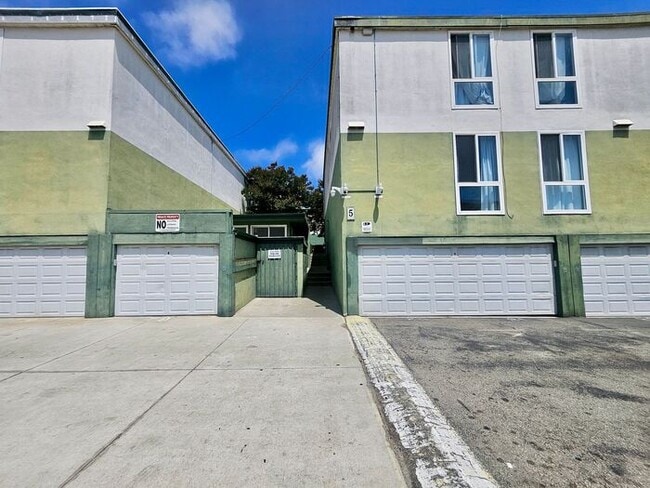 Building Photo - Condo Unit Available