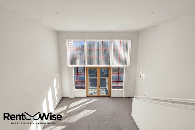 Building Photo - 68 McCoppin St