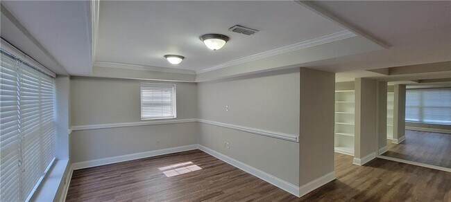 Building Photo - 2497 Wentworth Dr NE