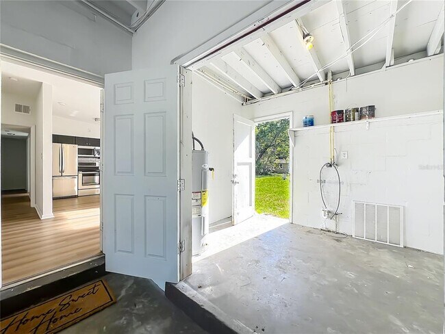 Building Photo - 2001 Conway Gardens Rd