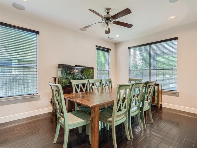 Building Photo - 2601 Sixpence Ln