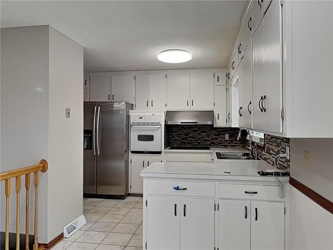 Building Photo - 2921 W 70 1/2 St