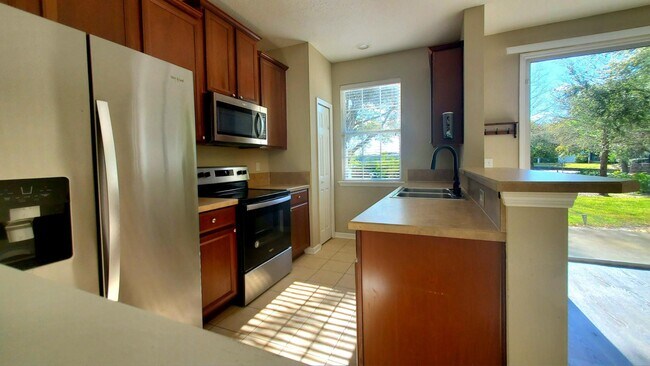 Building Photo - 3885 Buckthorne Dr