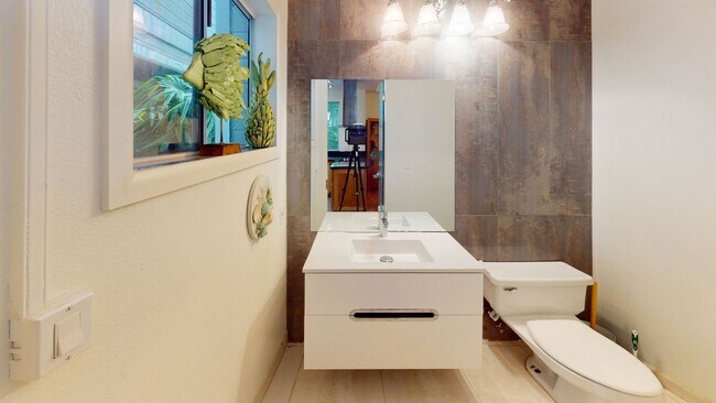 Building Photo - 92-1531 Aliinui Drive #15F