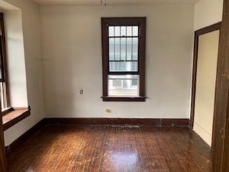Building Photo - 904 Iowa Ave