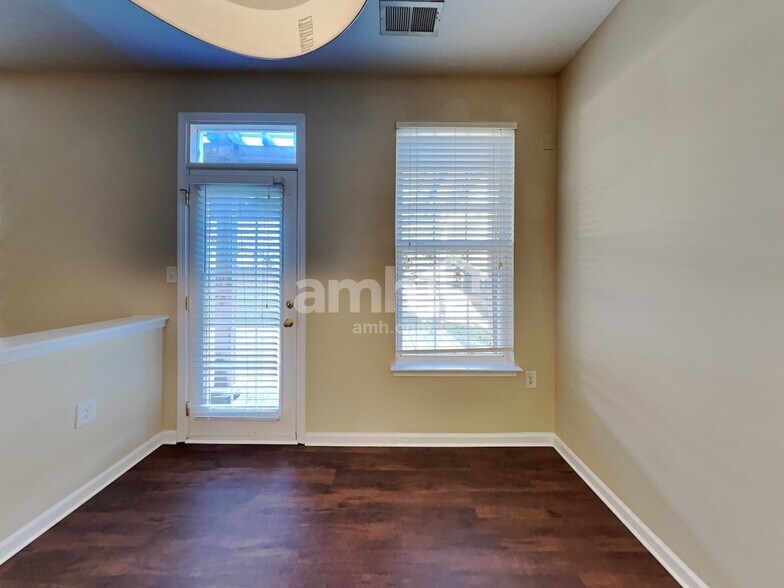 Building Photo - 133 Milroy Ln