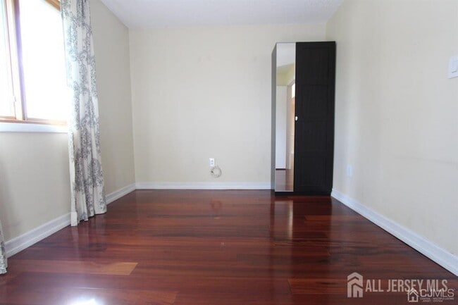 Building Photo - 208 Ravens Crest Dr