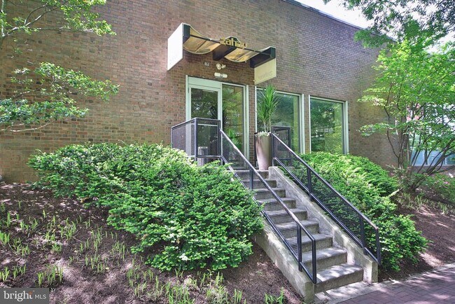 Building Photo - 200 Locust St