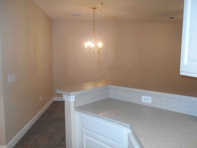 Building Photo - 3 bedroom, 2 bath condo at Fountain Pointe