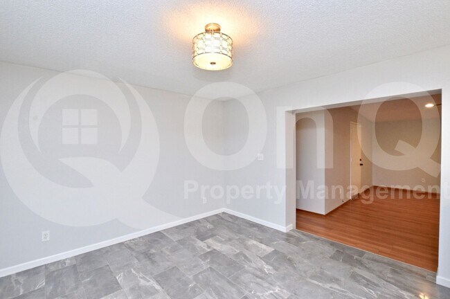Building Photo - 6212 S Taylor Dr
