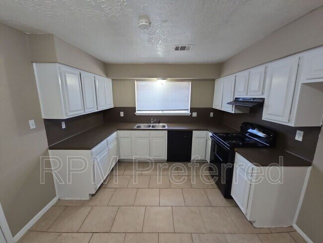 Building Photo - 23207 Pine Post Ln