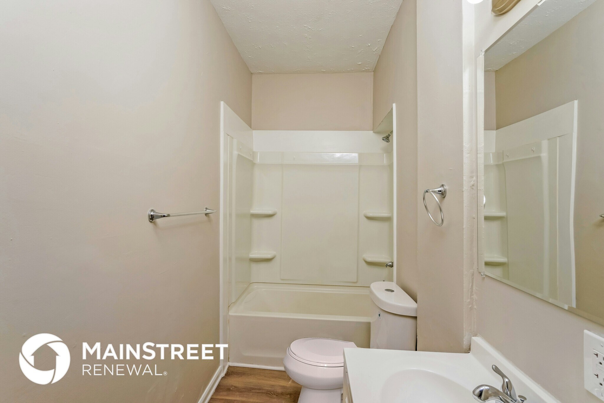 Building Photo - 3630 River Park Dr