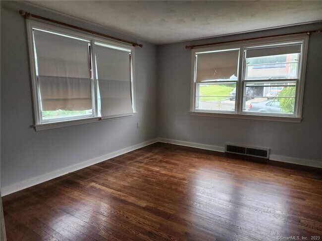 Building Photo - 68 Geissler Dr