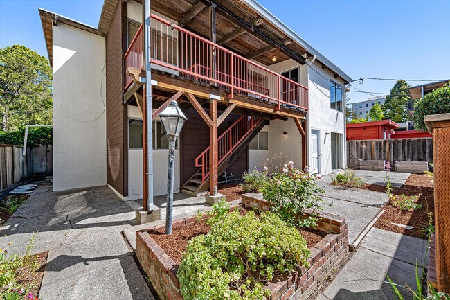 Building Photo - 2325 Russell St