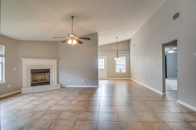 Building Photo - Available now – 3BR/2BA Patio Home with Fi...