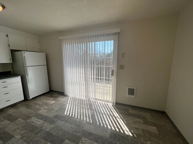 Building Photo - y111312