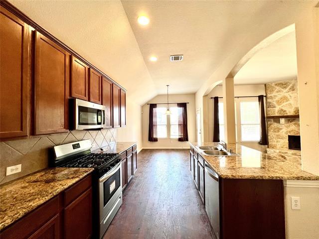 Building Photo - 5201 Pinewood Dr