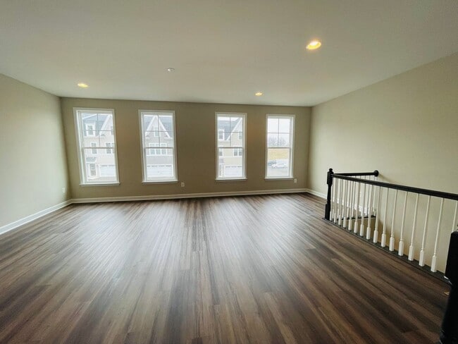 Building Photo - Townhouse for Rent in Preston Lake  *****F...