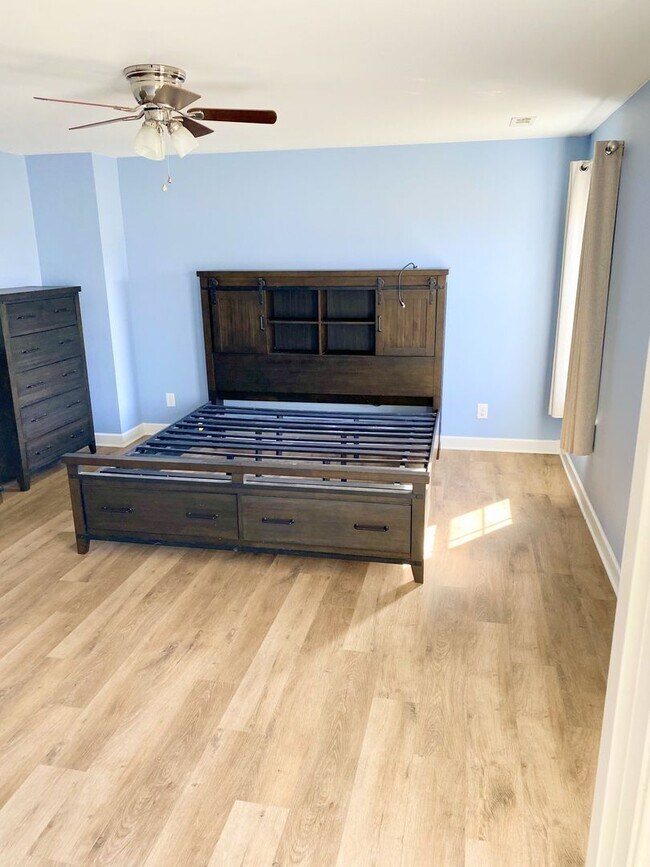 Building Photo - Great Location!! - 3 bedroom 2.5 bath home
