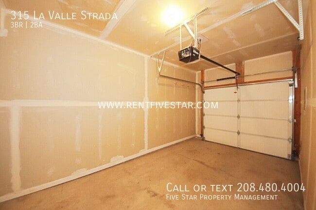 Building Photo - 315 La Valle Strada