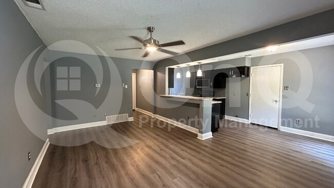 Building Photo - 4904 Brookhollow Dr