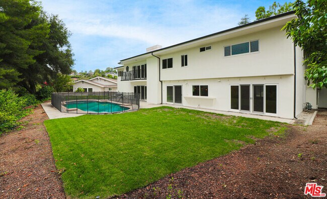 Building Photo - 16608 Park Ln Cir