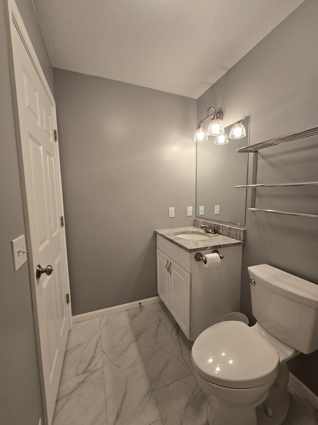 Building Photo - 1796 E Lake Mitchell Dr