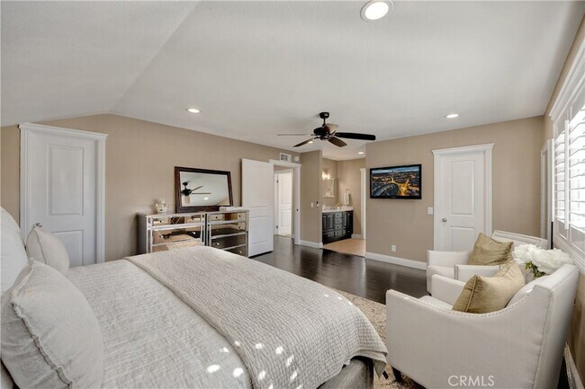 Building Photo - 1320 N Van Gogh Cir