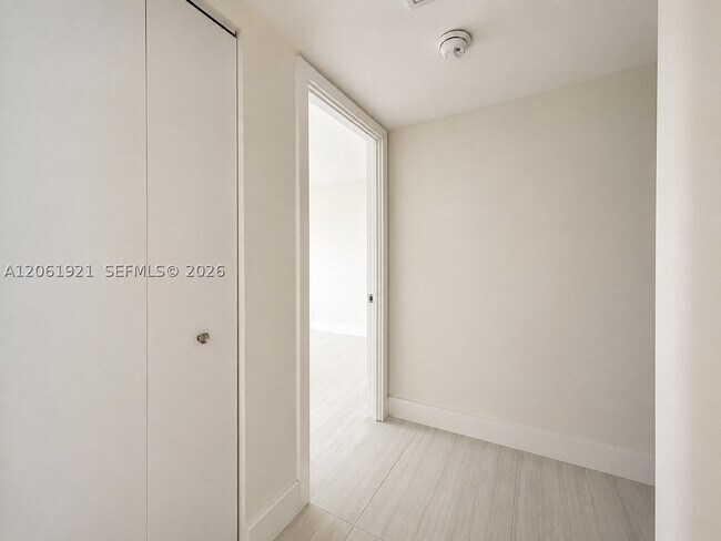 Building Photo - 200 Leslie Dr