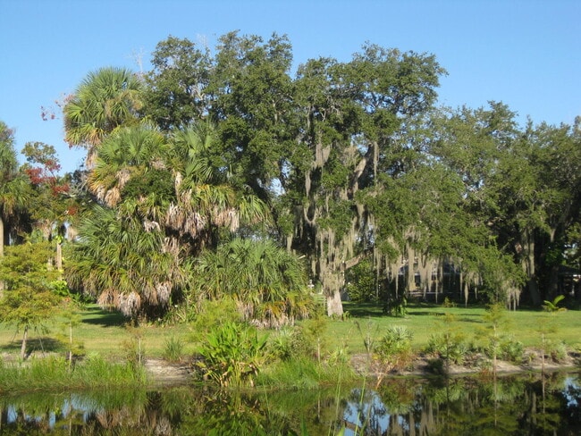 Building Photo - 2116 SE Eatonville Dr