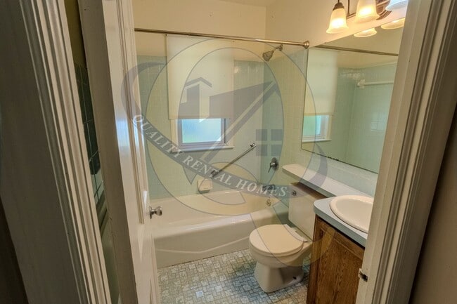 Building Photo - Charming 3-bedroom Cape Cod with a versatile loft and plenty of space to enjoy!