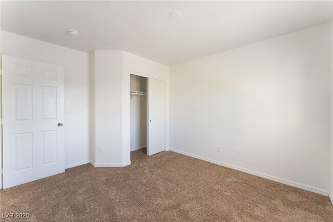 Building Photo - 32 Rosa Rosales Ct