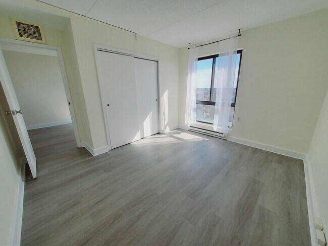 Building Photo - 60 Strawberry Hill Ave