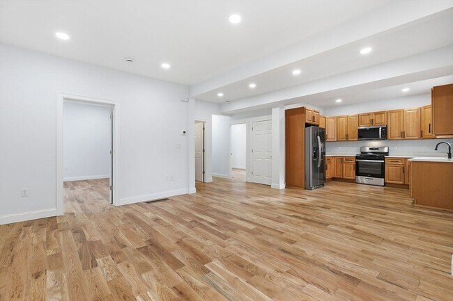 Building Photo - 438 Talbot Ave