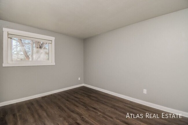 Building Photo - 4644 Scenic Cir