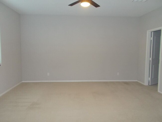 Building Photo - Spacious 3-Bed, 2-Bath Home in Prime Las Vegas Location