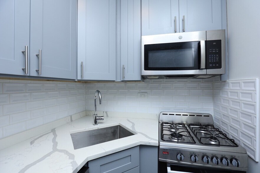 Building Photo - 508 W Belmont