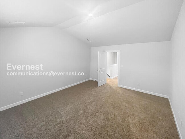 Building Photo - 3251 Quintana Dr