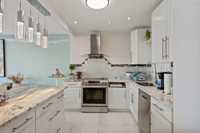 Building Photo - 3475 S Ocean Blvd