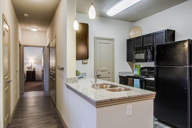 Kitchen - The Lakeshore Apartment Homes