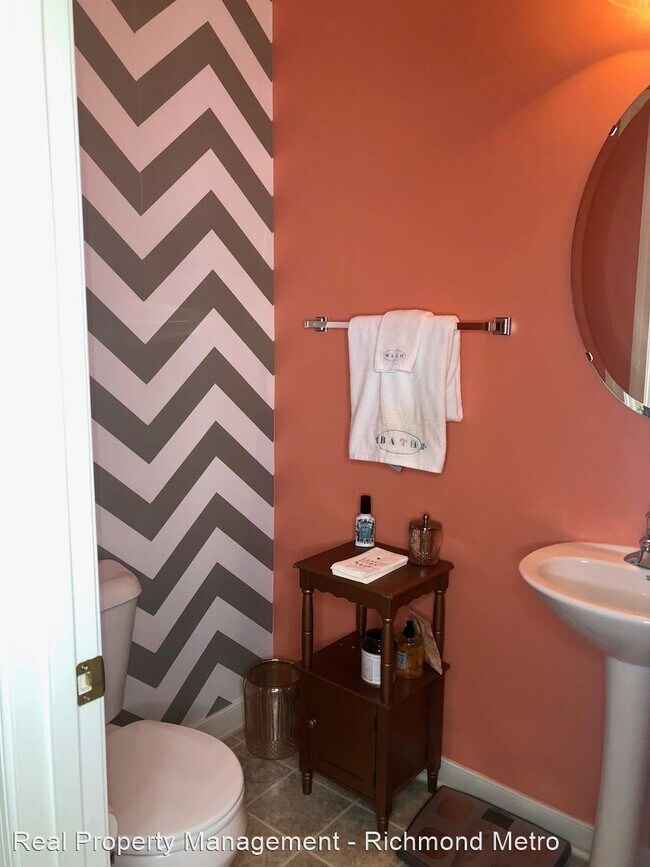 Building Photo - 8847 Providence Knoll Mews