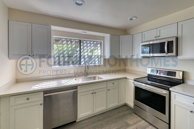 Building Photo - 404 San Marin Dr