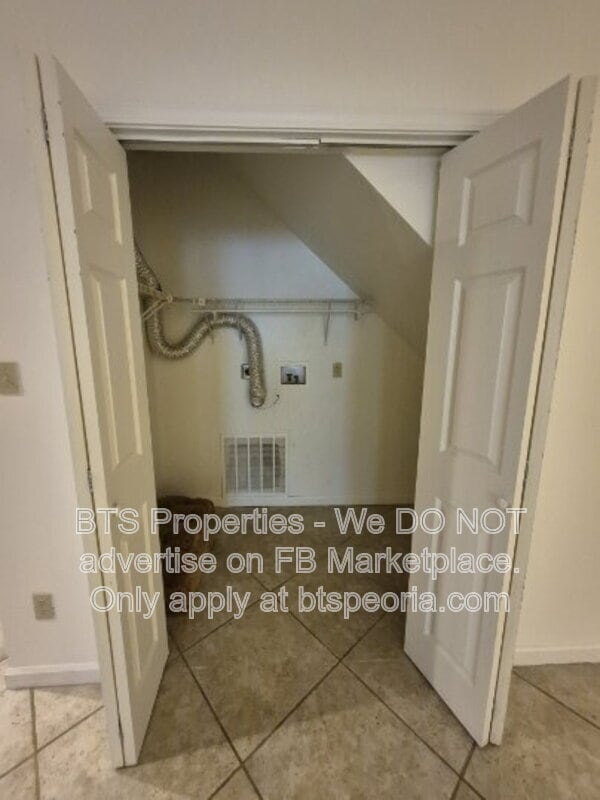 Building Photo - 5917 W Plank Rd