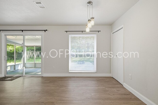 Building Photo - 127 Judith Dr
