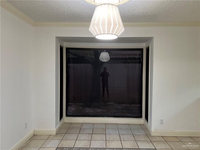 Building Photo - 20 Redbud Ave