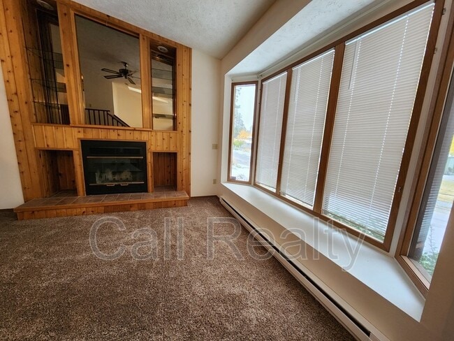 Building Photo - 1533 E 39th Ave