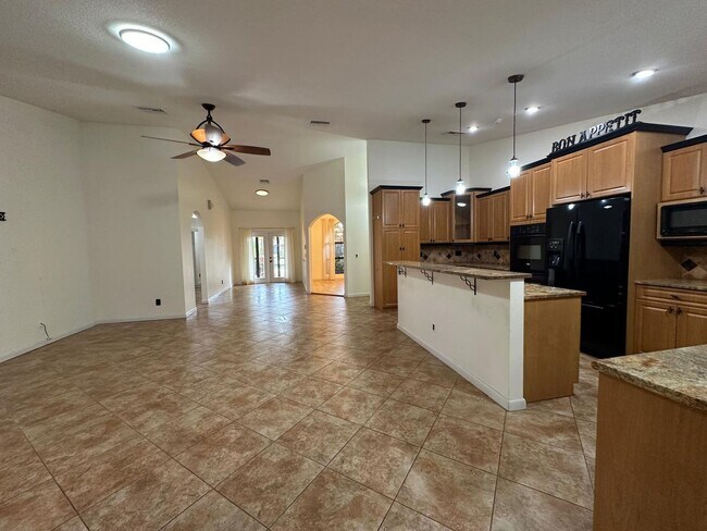 Building Photo - Tranquil Lakefront Living in the Heart of ...
