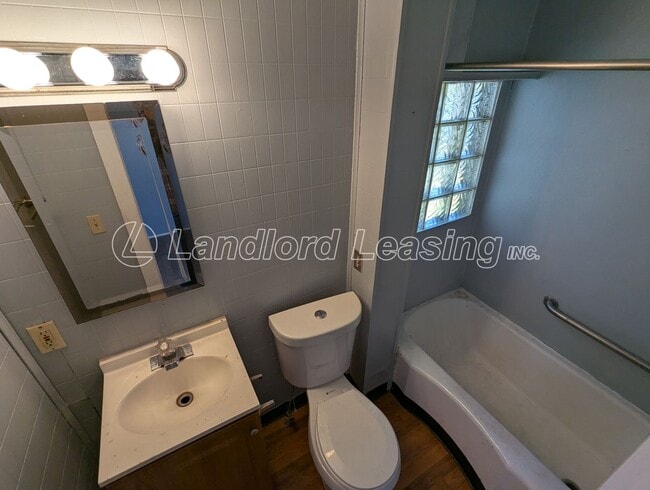 Building Photo - Cozy 2-Bedroom Home on a Beautiful Lot in Amherst!