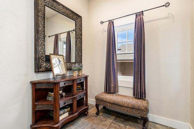 Building Photo - 4 Lower Saddle Ridge Rd